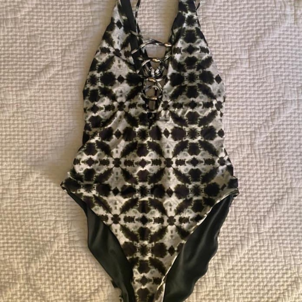 One piece swimsuit 💚